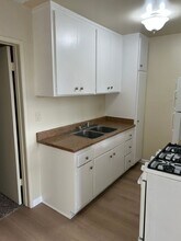 18550 Prairie St in Los Angeles, CA - Building Photo - Building Photo
