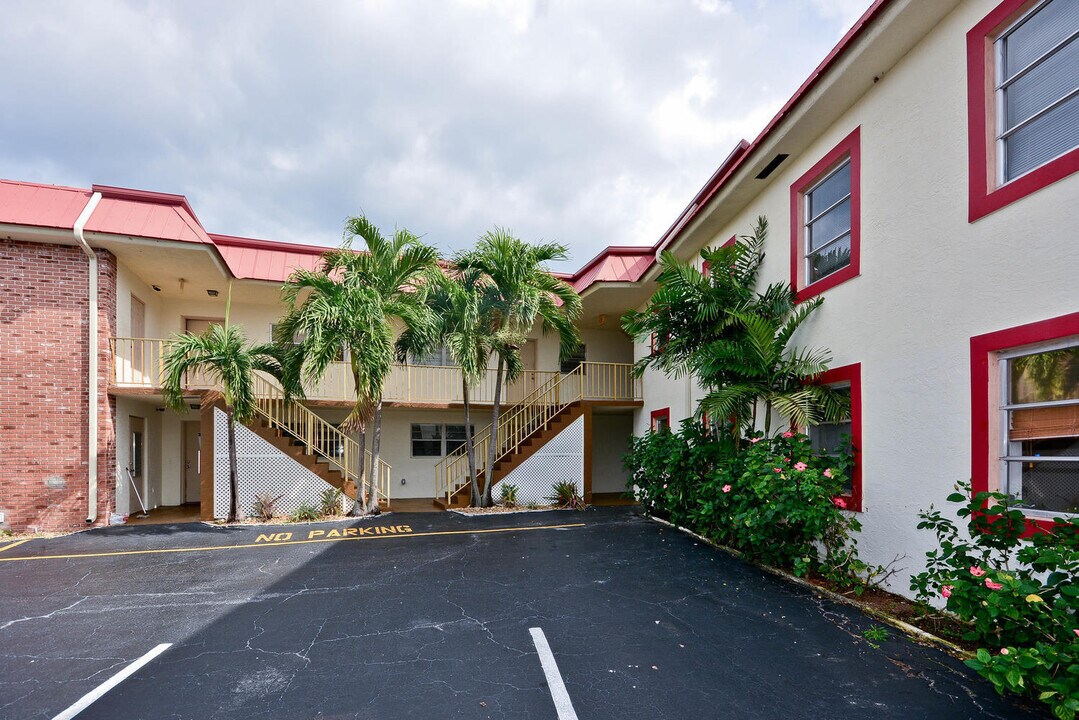308 Southwind Ct in North Palm Beach, FL - Building Photo