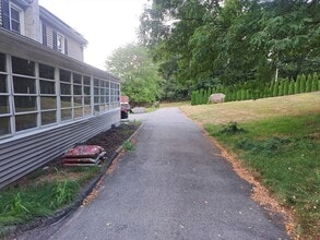 1602 Mammoth Rd in Dracut, MA - Building Photo - Building Photo