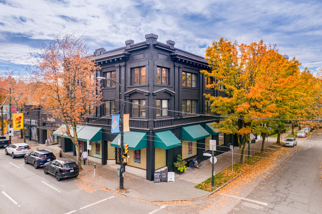 Crescent Court in Vancouver, BC - Building Photo