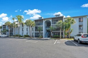 9610 Green Cypress Ln, Unit 15 in Ft. Myers, FL - Building Photo