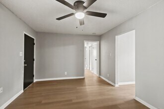 7306 Parker Rd in Houston, TX - Building Photo - Building Photo