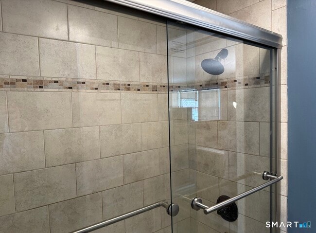 143 Maple Ave in Bristol, CT - Building Photo - Building Photo