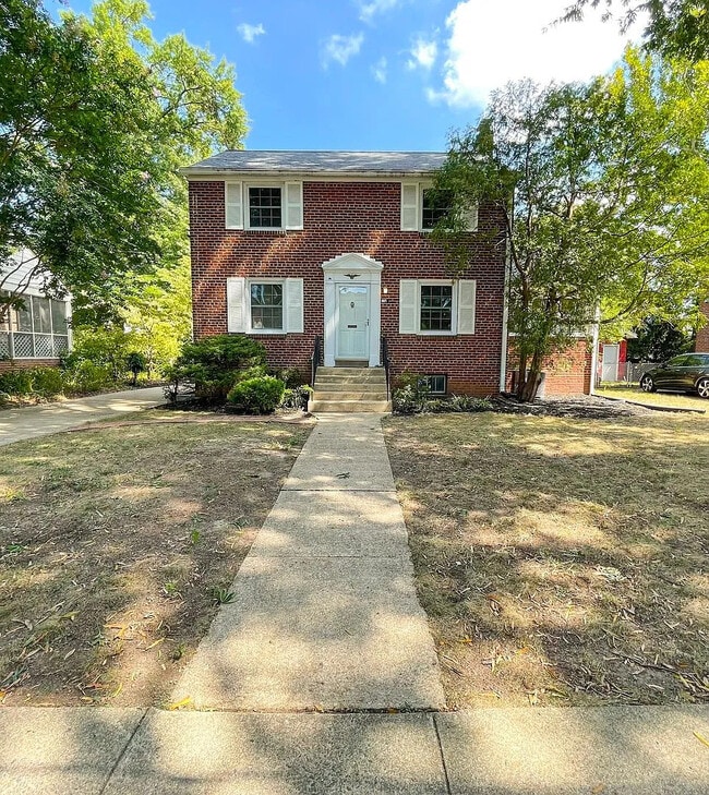property at 805 S Irving St