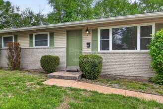 645 Lilac Dr in Florissant, MO - Building Photo - Building Photo