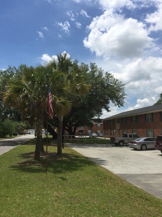 2557 Midland Park Rd in North Charleston, SC - Building Photo