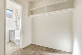 10900 Santa Monica Blvd in Los Angeles, CA - Building Photo - Building Photo