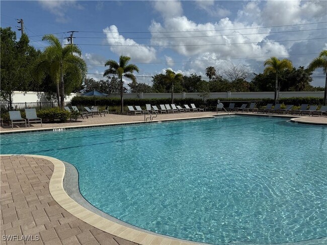 1273 Enbrook Lp in Naples, FL - Building Photo - Building Photo