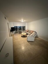 1401 Bay Rd, Unit 403 in Miami Beach, FL - Building Photo - Building Photo