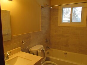 101 Dale Dr, Unit upper in North Tonawanda, NY - Building Photo - Building Photo