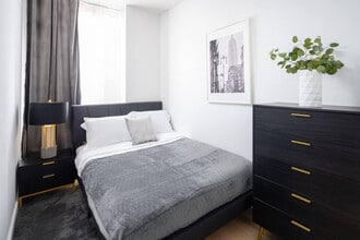 70 W 45th St in New York, NY - Building Photo - Building Photo