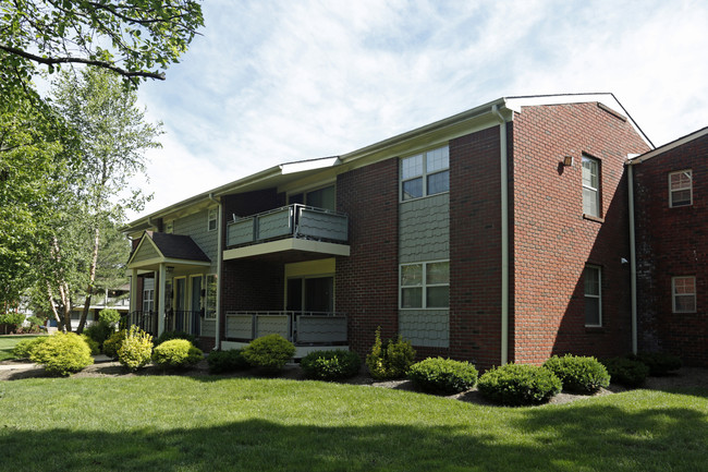 Madison Arms in Old Bridge, NJ - Foto de edificio - Building Photo