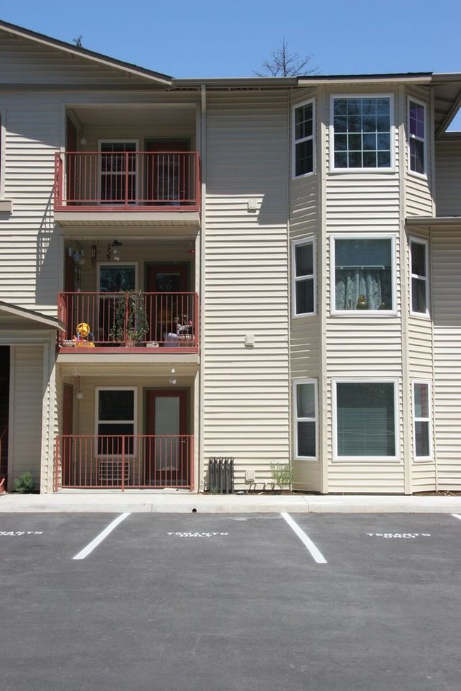 Redwood Village Apartments in Redway, CA - Building Photo - Building Photo