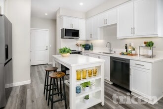 10606 Barrena Lp in Elk Grove, CA - Foto de edificio - Building Photo