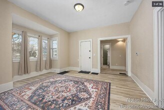 700 Broadway Ave NW, Unit 1A in Grand Rapids, MI - Building Photo - Building Photo