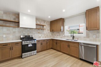 5411 Troost Ave in Los Angeles, CA - Building Photo - Building Photo