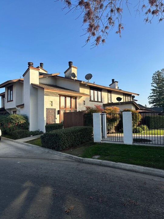 5431 W Judy Ave in Visalia, CA - Foto de edificio