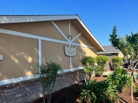 1681 Marion St in Kingsburg, CA - Building Photo