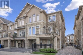 2548 Grand Oak Trail in Oakville, ON - Building Photo - Building Photo