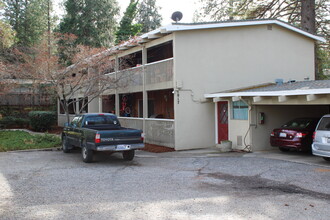 1017 W Main St in Grass Valley, CA - Building Photo - Building Photo