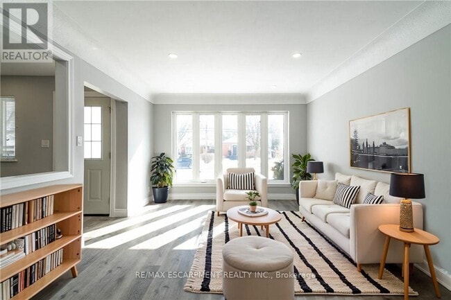 property at 196 Upper Paradise Rd
