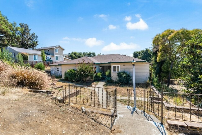 4639 James Ave in Castro Valley, CA - Building Photo - Building Photo