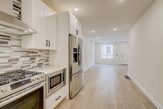 728 S 10th St in Philadelphia, PA - Building Photo - Building Photo