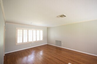 8825 Merlin Dr in Houston, TX - Building Photo - Building Photo