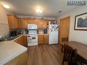 702 Goodrich Dr in Manhattan, KS - Building Photo - Building Photo