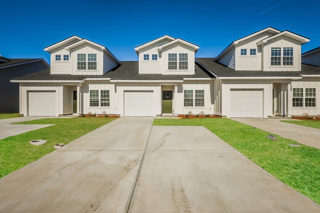 1024 Walker Point Way in Brunswick, GA - Building Photo