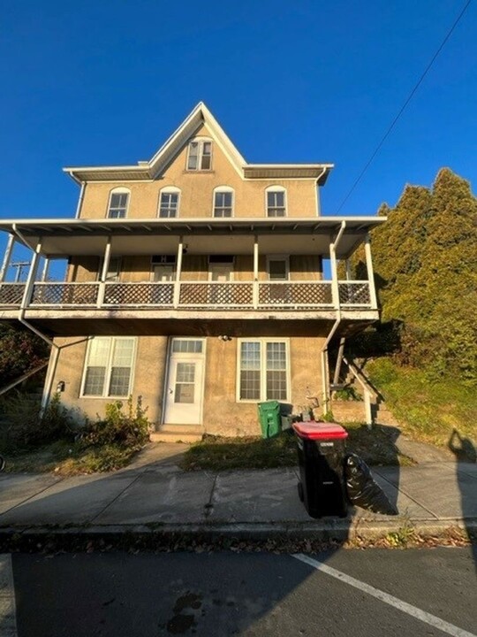 206 N 2nd St in Lehighton, PA - Foto de edificio