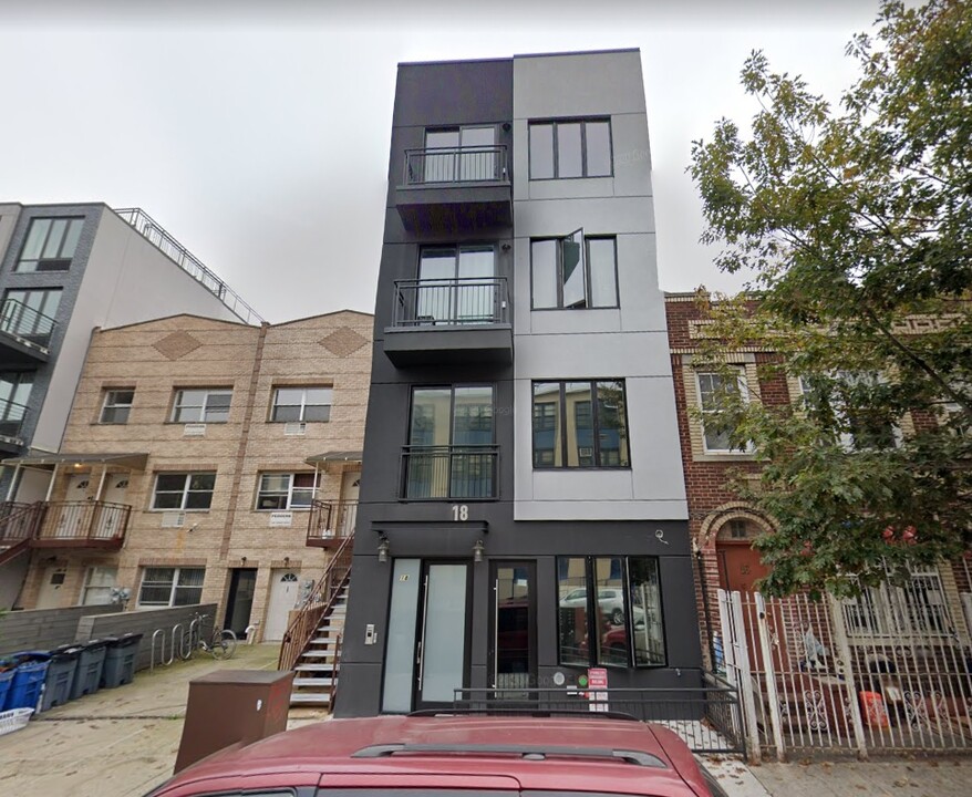 18 Starr St in Brooklyn, NY - Building Photo