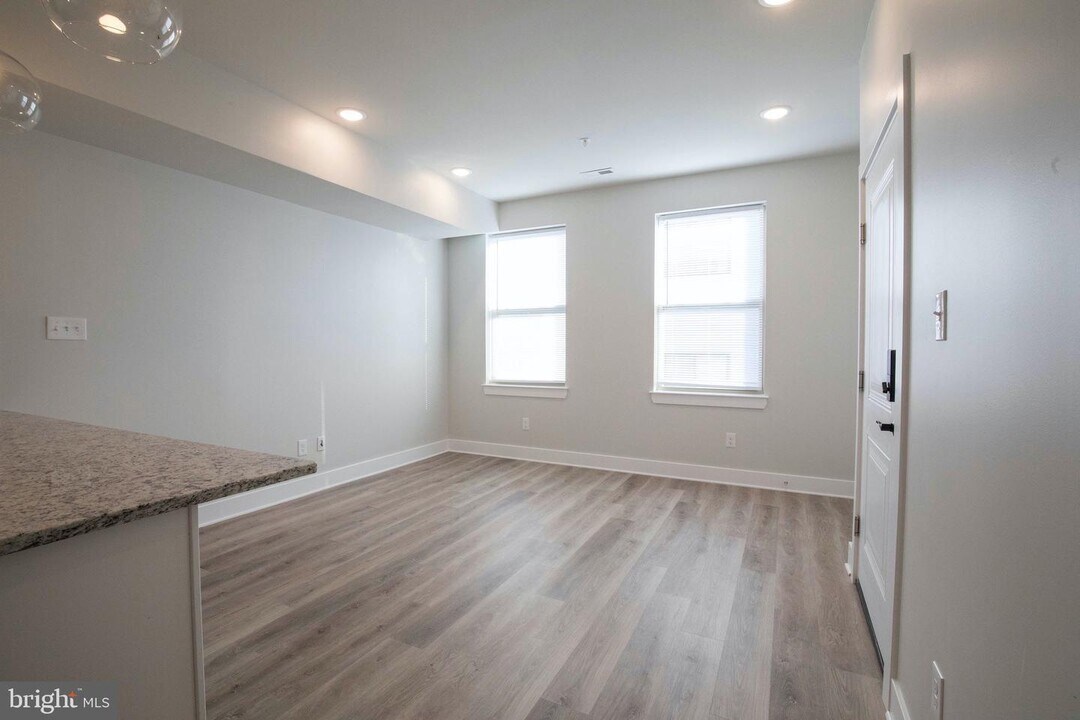 2441 Mutter St Photo