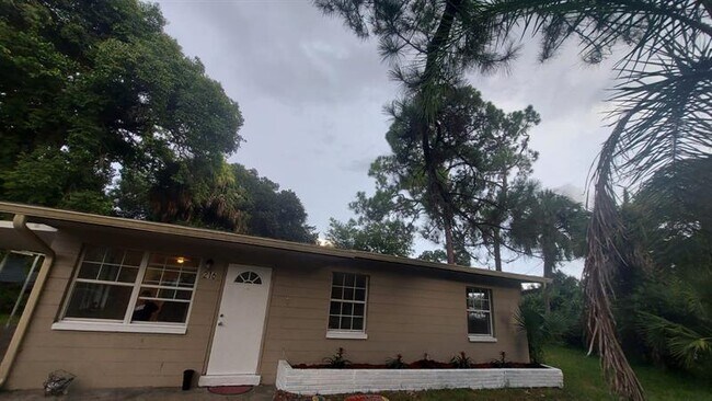 216 Maria St in Ft. Myers, FL - Building Photo - Building Photo