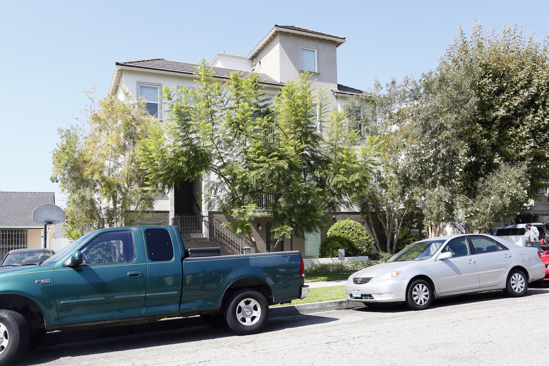 3427 Mentone Ave in Los Angeles, CA - Building Photo