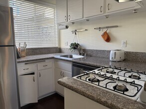 11652 Chenault St in Los Angeles, CA - Building Photo - Building Photo