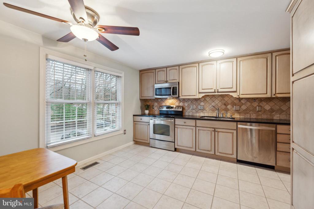 8112 Rhodell Ln in Springfield, VA - Building Photo