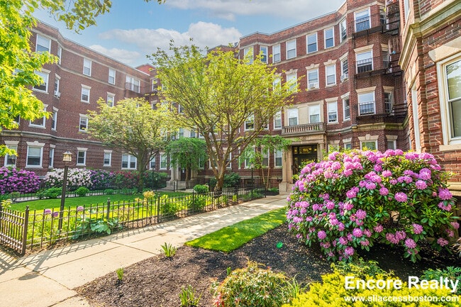 102 Queensberry St, Unit 1 in Boston, MA - Building Photo - Building Photo