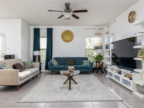 464 Druse Ln in Jarrell, TX - Foto de edificio - Building Photo