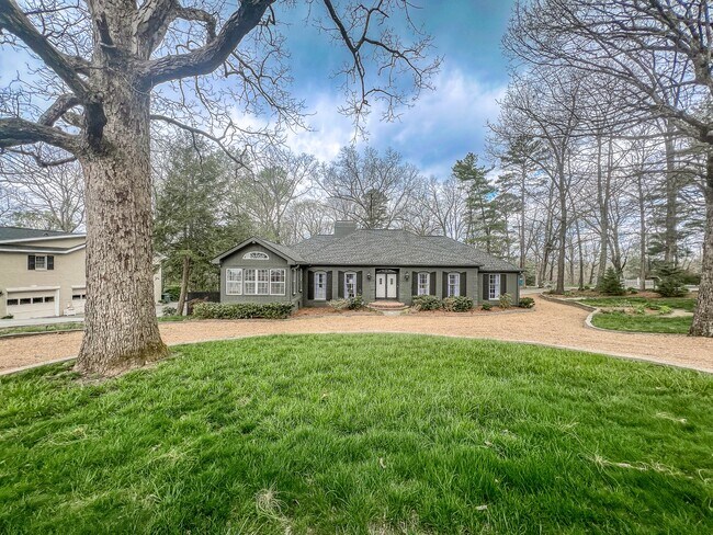 123 N Palisades Dr in Signal Mountain, TN - Building Photo - Building Photo