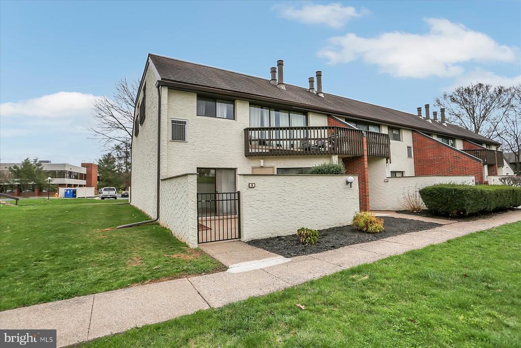 1072 Lancaster Blvd in Mechanicsburg, PA - Building Photo