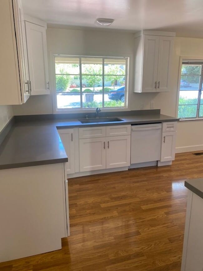 349 Chamisal Ave in Los Altos, CA - Building Photo - Building Photo