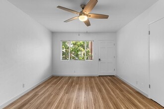 936 Cedar Ave in Long Beach, CA - Foto de edificio - Building Photo