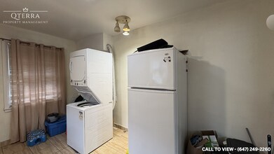 64 Beaucourt Rd in Hamilton, ON - Building Photo - Building Photo