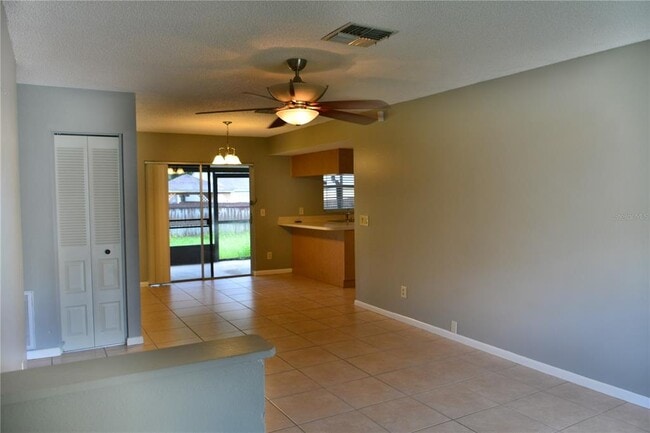 10002 Turkey Trot Pl in Tampa, FL - Building Photo - Building Photo