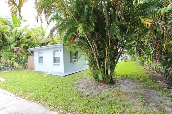 6111 Buchanan St, Unit 1 in Hollywood, FL - Building Photo - Building Photo