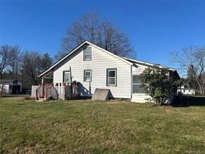 496 Bloomingburg Rd in Middletown, NY - Building Photo - Building Photo