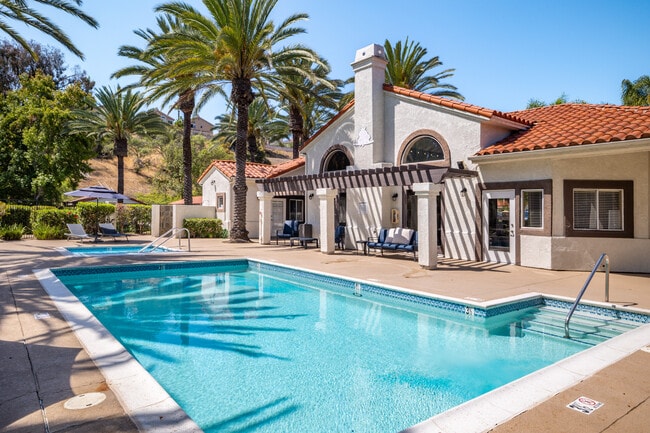 Sunset View in Oceanside, CA - Foto de edificio - Building Photo