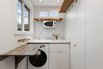 756 N 103rd St in Seattle, WA - Building Photo - Building Photo