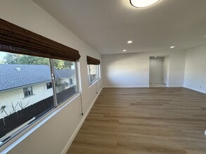 1045 S Alma St, Unit 2 in Los Angeles, CA - Building Photo - Building Photo